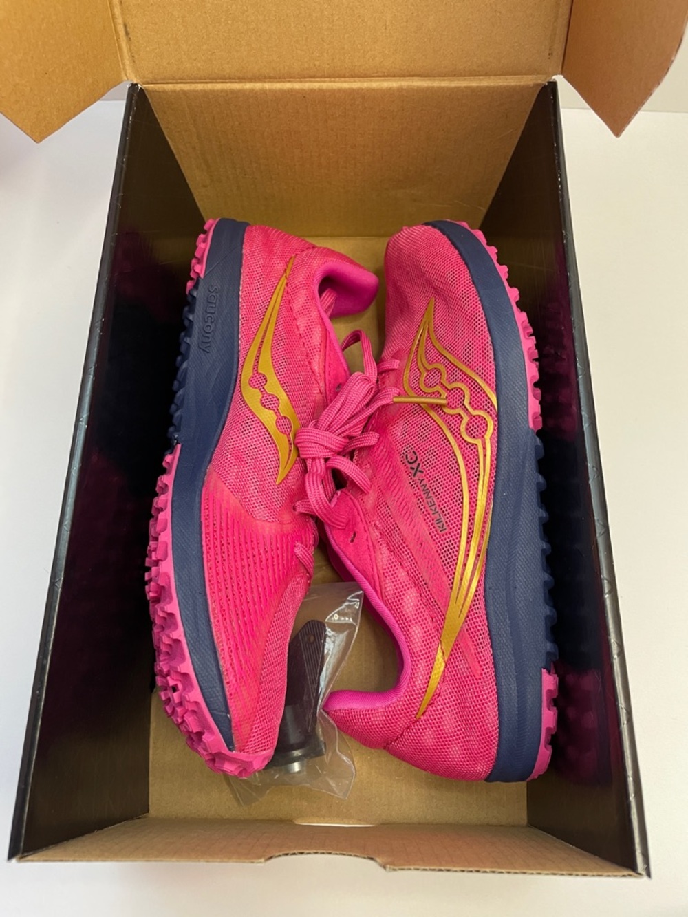 NIB Saucony Women's Hot Pink and Gold Kilkenny XC Running Shoes.  Size 5 - Picture 7 of 8
